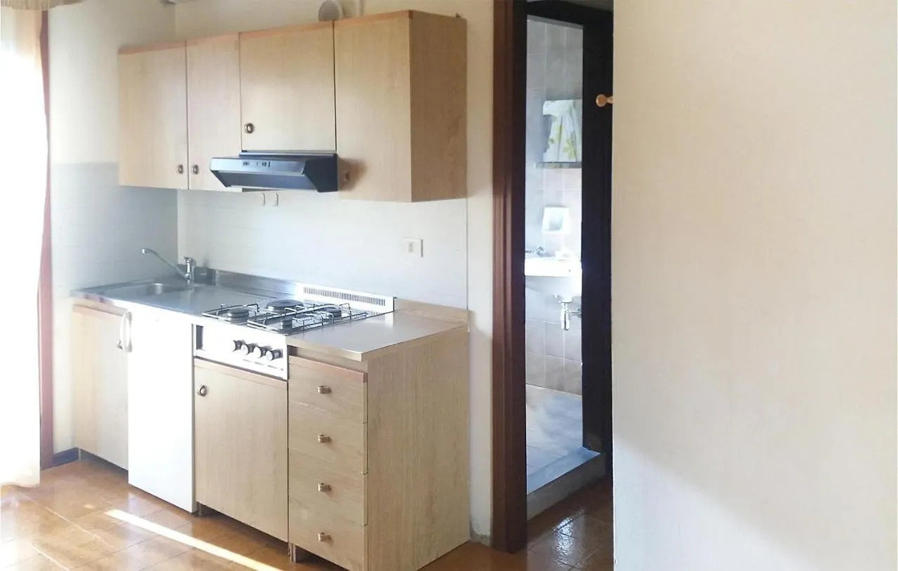 1 Bedroom Awesome Apartment In بيبيوني 0*,